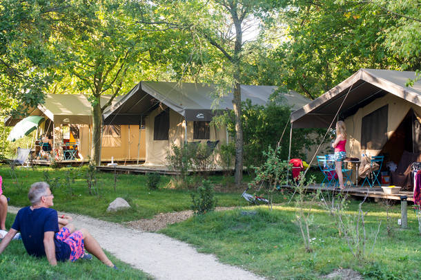 Camping Saumur Vacances Dans La Loire Huttopia